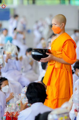 ภาพ No.78838:พิธีตักบาตร ข้าวสารอาหารแห้ง พิธีบูชาข้าวพระ ในวันอาทิตย์ต้นเดือนที่ 2 เมษายน พ.ศ. 2566