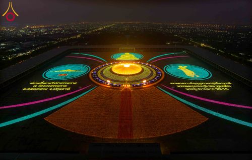 ภาพ No.307145:วันที่ 31 มกราคม พ.ศ. 2569  พิธีจุดประทีปธรรมถวายเป็นพุทธบูชา  และบูชาธรรมมหาปูชนียาจารย์ (ภาพชุดที่ 1) ณ วัดพระธรรมกาย ปทุมธานี ในโครงการธรรมยาตรา กตัญญูบูชา มหาปูชนียาจารย์ พระมงคลเทพมุนี(สด จนฺทสโร) พระผู้ปราบมาร อนุสรณ์สถาน 7 แห่ง ปีที่ 14