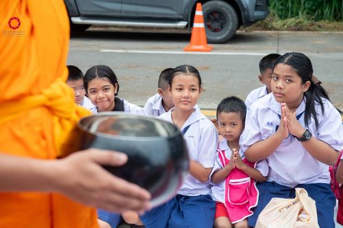 ภาพ No.350028:วันที่ 17 กันยายน พ.ศ. 2569 พิธีตักบาตรเข้าพรรษา 109 รูป ถวายเป็นพระราชกุศลสมเด็จพระบรมราชชนนีพันปีหลวง  ณ โรงเรียนสังข์อ่ำวิทยา อำเภอคลองหลวง จังหวัดปทุมธานี