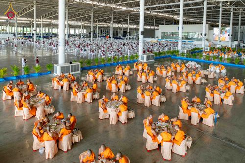 ภาพ No.350076:วันที่ 17-18 กันยายน พ.ศ. 2569 โครงการบรรพชาพัฒนาคุณธรรม จริยธรรม สำหรับนักเรียนนายสิบตำรวจ (นสต.) รุ่นที่ 16 ศูนย์ฝึกอบรมตำรวจภูธรภาค 1  ได้จัดกิจกรรม ณ สภาธรรมกายสากล ห้องแก้ว2