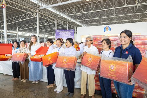 ภาพ No.322026:วันที่ 12 -13 เมษายน พ.ศ.2569 การเตรียมกล่องไทยธรรม + การขนย้ายเก้าอี้ เพื่องานถวายมหาสังฆทาน 40,000 กว่าวัดทั่วประเทศ วันคุ้มครองโลก 22 เมษายน พ.ศ.2569 วัดพระธรรมกาย