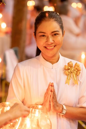 ภาพ No.290167:วันที่ 6 มกราคม พ.ศ. 2569 พิธีจุดประทีปถวายเป็นพุทธบูชา และบูชาธรรมมหาปูชนียาจารย์ (ภาพชุดที่ 2) ณ อนุสรณ์สถานมหาวิหารพระมงคลเทพมุนี (โลตัสแลนด์) อ.สองพี่น้อง จ.สุพรรณบุรี ในโครงการธรรมยาตรา กตัญญูบูชา มหาปูชนียาจารย์ พระมงคลเทพมุนี(สด จนฺทสโร) พระผู้ปรา