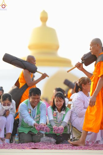 ภาพ No.299562:วันที่ 18 มกราคม พ.ศ. 2569 พิธีต้อนรับพระธรรมยาตรา (ภาพชุดที่ 2) ณ อนุสรณ์สถานลำดับที่ 5  สถานที่เผยแผ่วิชชาธรรมกายครั้งแรก อนุสรณ์สถานบางปลา วัดบางปลา อำเภอบางเลน จังหวัดนครปฐม ในโครงการธรรมยาตรา กตัญญูบูชา มหาปูชนียาจารย์ พระมงคลเทพมุนี(สด จนฺทสโร) พระ