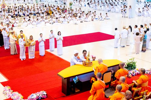 ภาพ No.327770:วันที่ 3 พฤษภาคม พ.ศ.2569 พิธีรับมอบพระบรมสารีริกธาตุ จากสาธารณรัฐแห่งสหภาพเมียนมา ณ ห้องแก้วสารพัดนึก วัดพระธรรมกาย