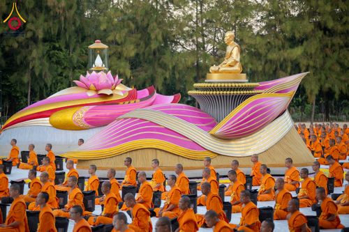 ภาพ No.290622:วันที่ 8 มกราคม พ.ศ. 2569 พระธรรมยาตราปฏิบัติธรรม และถ่ายภาพหมู่ประวัติศาสตร์ ในโครงการธรรมยาตรา กตัญญูบูชามหาปูชนียาจารย์ พระมงคลเทพมุนี(สด จนฺทสโร) พระผู้ปราบมาร อนุสรณ์สถาน 7 แห่ง ปีที่ 14 ณ อนุสรณ์สถานคลองบางนางแท่น อ.สามพราน จ.นครปฐม