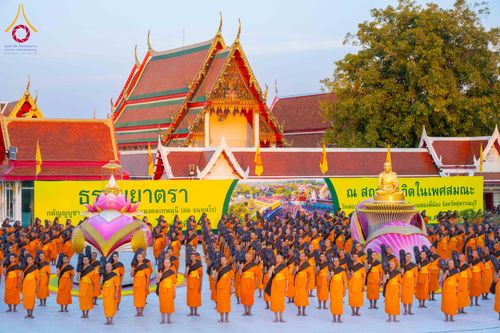 ภาพ No.294653:วันอาทิตย์ที่ 14 ธันวาคม พ.ศ.2568 พระธรรมยาตราปฏิบัติธรรมและถ่ายภาพหมู่ประวัติศาสตร์ ณ วัดสองพี่น้อง ต.ต้นตาล อ.สองพี่น้อง จ.สุพรรณบุรี ในโครงการธรรมยาตรา กตัญญูบูชา มหาปูชนียาจารย์ พระมงคลเทพมุนี(สด จนฺทสโร) พระผู้ปราบมาร อนุสรณ์สถาน 7 แห่ง ปีที่ 14
