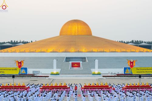 ภาพ No.79206:พิธีอัญเชิญองค์พระบรมพุทธเจ้า 24 องค์ เวียนประทักษิณรอบพระมหาธรรมกายเจดีย์ ณ วัดพระธรรมกาย  วันที่ 2 เมษายน พ.ศ. 2566