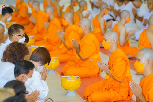 ภาพ No.82751:พิธีเวียนประทักษิณ, พิธีวันทาเจดีย์ ณ มหาธรรมกายเจดีย์  พิธีบรรพชาหมู่พระพี่เลี้ยงเข้าพรรษา, ธรรมทายาทอุดมศึกษา รุ่นที่ 50(ภาคฤดูฝน) และธรรมทายาทพุทธศาสตร์สากล รุ่นที่ 7 (ภาคฤดูฝน) วันเสาร์ที่ 17 มิถุนายน พ.ศ. 2566 ณ  โบสถ์พระไตรปิฎก วัดพระธรรมกาย จ.ปทุม