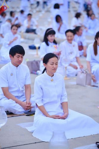 ภาพ No.137399:พิธีจุดวิสาขประทีป พิธีเวียนประทักษิณ ในวันวิสาขบูชา พุธที่ 22 พฤษภาคม พ.ศ. 2567 