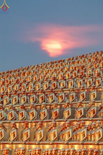 ภาพ No.137412:พิธีจุดวิสาขประทีป พิธีเวียนประทักษิณ ในวันวิสาขบูชา พุธที่ 22 พฤษภาคม พ.ศ. 2567 