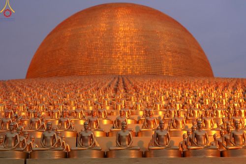 ภาพ No.137414:พิธีจุดวิสาขประทีป พิธีเวียนประทักษิณ ในวันวิสาขบูชา พุธที่ 22 พฤษภาคม พ.ศ. 2567 