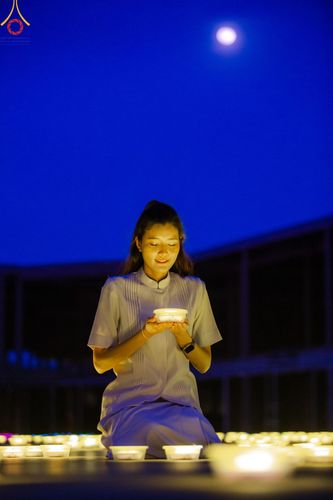 ภาพ No.137420:พิธีจุดวิสาขประทีป พิธีเวียนประทักษิณ ในวันวิสาขบูชา พุธที่ 22 พฤษภาคม พ.ศ. 2567 