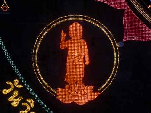 ภาพ No.137459:พิธีจุดวิสาขประทีป พิธีเวียนประทักษิณ ในวันวิสาขบูชา พุธที่ 22 พฤษภาคม พ.ศ. 2567 