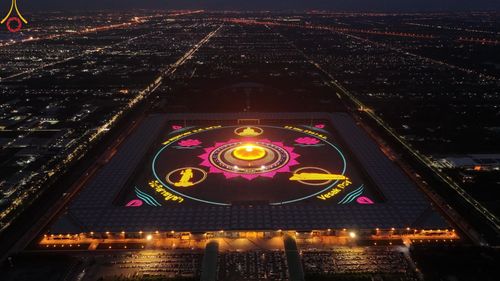 ภาพ No.137462:พิธีจุดวิสาขประทีป พิธีเวียนประทักษิณ ในวันวิสาขบูชา พุธที่ 22 พฤษภาคม พ.ศ. 2567 