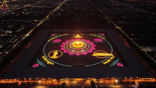 ภาพ No.137464:พิธีจุดวิสาขประทีป พิธีเวียนประทักษิณ ในวันวิสาขบูชา พุธที่ 22 พฤษภาคม พ.ศ. 2567 