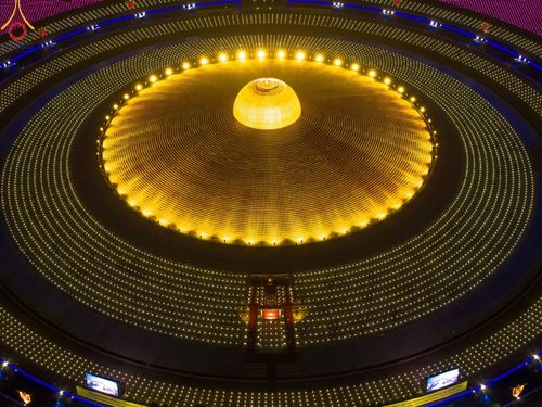 ภาพ No.137469:พิธีจุดวิสาขประทีป พิธีเวียนประทักษิณ ในวันวิสาขบูชา พุธที่ 22 พฤษภาคม พ.ศ. 2567 