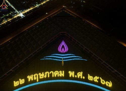 ภาพ No.137478:พิธีจุดวิสาขประทีป พิธีเวียนประทักษิณ ในวันวิสาขบูชา พุธที่ 22 พฤษภาคม พ.ศ. 2567 