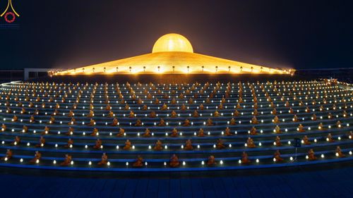 ภาพ No.137484:พิธีจุดวิสาขประทีป พิธีเวียนประทักษิณ ในวันวิสาขบูชา พุธที่ 22 พฤษภาคม พ.ศ. 2567 