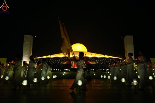 ภาพ No.137519:พิธีจุดวิสาขประทีป พิธีเวียนประทักษิณ ในวันวิสาขบูชา พุธที่ 22 พฤษภาคม พ.ศ. 2567 
