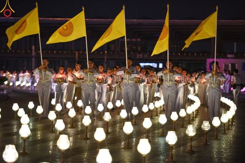 ภาพ No.137521:พิธีจุดวิสาขประทีป พิธีเวียนประทักษิณ ในวันวิสาขบูชา พุธที่ 22 พฤษภาคม พ.ศ. 2567 