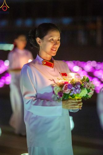 ภาพ No.137550:พิธีจุดวิสาขประทีป พิธีเวียนประทักษิณ ในวันวิสาขบูชา พุธที่ 22 พฤษภาคม พ.ศ. 2567 