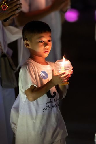 ภาพ No.137551:พิธีจุดวิสาขประทีป พิธีเวียนประทักษิณ ในวันวิสาขบูชา พุธที่ 22 พฤษภาคม พ.ศ. 2567 