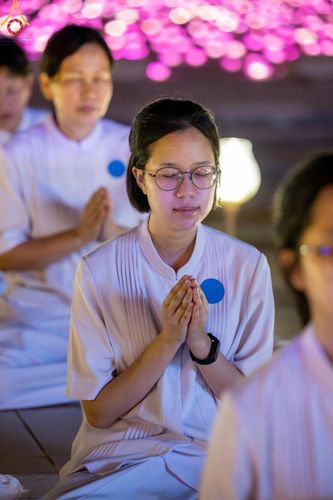 ภาพ No.137557:พิธีจุดวิสาขประทีป พิธีเวียนประทักษิณ ในวันวิสาขบูชา พุธที่ 22 พฤษภาคม พ.ศ. 2567 