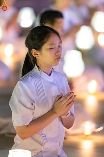 ภาพ No.137568:พิธีจุดวิสาขประทีป พิธีเวียนประทักษิณ ในวันวิสาขบูชา พุธที่ 22 พฤษภาคม พ.ศ. 2567 