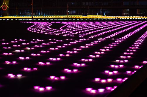 ภาพ No.137586:พิธีจุดวิสาขประทีป พิธีเวียนประทักษิณ ในวันวิสาขบูชา พุธที่ 22 พฤษภาคม พ.ศ. 2567 