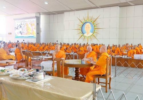 ภาพ No.143330:พิธีถวายภัตตาหารเพื่อเป็นกำลังแห่งการเข้าถึงธรรม ของพระภิกษุสามเณร วัดพระธรรมกาย วันเสาร์ที่ 6 กรกฏาคม พ.ศ. 2567 ณ หอฉันคุณยายอาจารย์ วัดพระธรรมกาย จ.ปทุมธานี