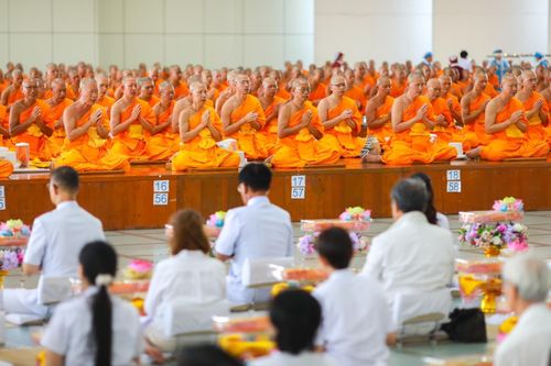 ภาพ No.143332:พิธีถวายภัตตาหารเพื่อเป็นกำลังแห่งการเข้าถึงธรรม ของพระภิกษุสามเณร วัดพระธรรมกาย วันเสาร์ที่ 6 กรกฏาคม พ.ศ. 2567 ณ หอฉันคุณยายอาจารย์ วัดพระธรรมกาย จ.ปทุมธานี