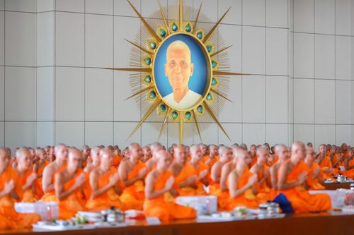 ภาพ No.143342:พิธีถวายภัตตาหารเพื่อเป็นกำลังแห่งการเข้าถึงธรรม ของพระภิกษุสามเณร วัดพระธรรมกาย วันเสาร์ที่ 6 กรกฏาคม พ.ศ. 2567 ณ หอฉันคุณยายอาจารย์ วัดพระธรรมกาย จ.ปทุมธานี