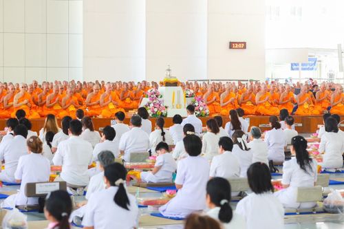 ภาพ No.143343:พิธีถวายภัตตาหารเพื่อเป็นกำลังแห่งการเข้าถึงธรรม ของพระภิกษุสามเณร วัดพระธรรมกาย วันเสาร์ที่ 6 กรกฏาคม พ.ศ. 2567 ณ หอฉันคุณยายอาจารย์ วัดพระธรรมกาย จ.ปทุมธานี