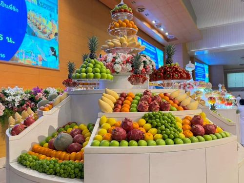 ภาพ No.143550:พิธีตักบาตร ข้าวสารอาหารแห้ง ณ บ้านแก้วเรือนทองคุณยายฯ และ พิธีบูชาข้าวพระ  ณ สภาธรรมกายสากล วัดพระธรรมกาย วันอาทิตย์ที่ 7 กรกฎาคม พ.ศ. 2567