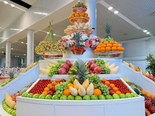 ภาพ No.143553:พิธีตักบาตร ข้าวสารอาหารแห้ง ณ บ้านแก้วเรือนทองคุณยายฯ และ พิธีบูชาข้าวพระ  ณ สภาธรรมกายสากล วัดพระธรรมกาย วันอาทิตย์ที่ 7 กรกฎาคม พ.ศ. 2567