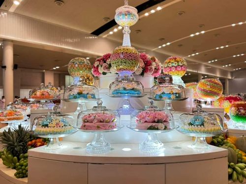 ภาพ No.143554:พิธีตักบาตร ข้าวสารอาหารแห้ง ณ บ้านแก้วเรือนทองคุณยายฯ และ พิธีบูชาข้าวพระ  ณ สภาธรรมกายสากล วัดพระธรรมกาย วันอาทิตย์ที่ 7 กรกฎาคม พ.ศ. 2567