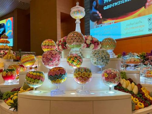 ภาพ No.143559:พิธีตักบาตร ข้าวสารอาหารแห้ง ณ บ้านแก้วเรือนทองคุณยายฯ และ พิธีบูชาข้าวพระ  ณ สภาธรรมกายสากล วัดพระธรรมกาย วันอาทิตย์ที่ 7 กรกฎาคม พ.ศ. 2567