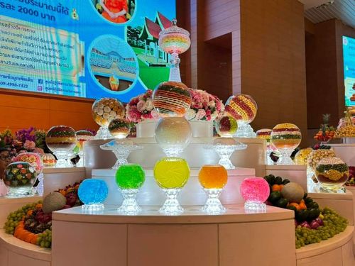 ภาพ No.143560:พิธีตักบาตร ข้าวสารอาหารแห้ง ณ บ้านแก้วเรือนทองคุณยายฯ และ พิธีบูชาข้าวพระ  ณ สภาธรรมกายสากล วัดพระธรรมกาย วันอาทิตย์ที่ 7 กรกฎาคม พ.ศ. 2567