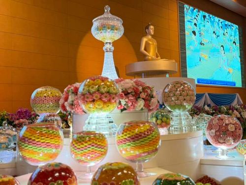 ภาพ No.143567:พิธีตักบาตร ข้าวสารอาหารแห้ง ณ บ้านแก้วเรือนทองคุณยายฯ และ พิธีบูชาข้าวพระ  ณ สภาธรรมกายสากล วัดพระธรรมกาย วันอาทิตย์ที่ 7 กรกฎาคม พ.ศ. 2567