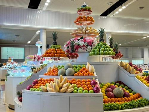 ภาพ No.143571:พิธีตักบาตร ข้าวสารอาหารแห้ง ณ บ้านแก้วเรือนทองคุณยายฯ และ พิธีบูชาข้าวพระ  ณ สภาธรรมกายสากล วัดพระธรรมกาย วันอาทิตย์ที่ 7 กรกฎาคม พ.ศ. 2567