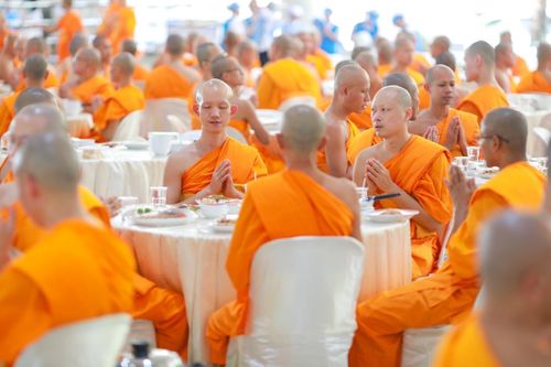 ภาพ No.143585:พิธีถวายภัตตาหารเพื่อเป็นกำลังแห่งการเข้าถึงธรรม ของพระภิกษุสามเณร วัดพระธรรมกาย วันเสาร์ที่ 6 กรกฏาคม พ.ศ. 2567 ณ หอฉันคุณยายอาจารย์ วัดพระธรรมกาย จ.ปทุมธานี