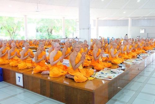 ภาพ No.143587:พิธีถวายภัตตาหารเพื่อเป็นกำลังแห่งการเข้าถึงธรรม ของพระภิกษุสามเณร วัดพระธรรมกาย วันเสาร์ที่ 6 กรกฏาคม พ.ศ. 2567 ณ หอฉันคุณยายอาจารย์ วัดพระธรรมกาย จ.ปทุมธานี