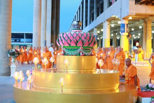 ภาพ No.143591:พิธีเวียนประทักษิณรอบพระมหาธรรมกายเจดีย์ ในวันอาทิตย์ต้นเดือนกรกฎาคม พ.ศ. 2567 เวลา 19.00 น. 