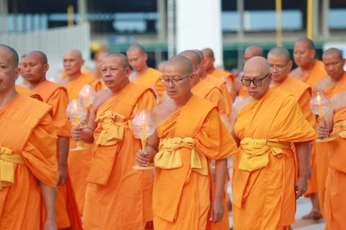 ภาพ No.143598:พิธีเวียนประทักษิณรอบพระมหาธรรมกายเจดีย์ ในวันอาทิตย์ต้นเดือนกรกฎาคม พ.ศ. 2567 เวลา 19.00 น. 