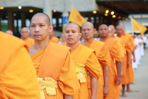 ภาพ No.143601:พิธีเวียนประทักษิณรอบพระมหาธรรมกายเจดีย์ ในวันอาทิตย์ต้นเดือนกรกฎาคม พ.ศ. 2567 เวลา 19.00 น. 