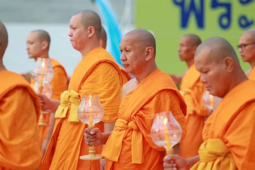 ภาพ No.143602:พิธีเวียนประทักษิณรอบพระมหาธรรมกายเจดีย์ ในวันอาทิตย์ต้นเดือนกรกฎาคม พ.ศ. 2567 เวลา 19.00 น. 