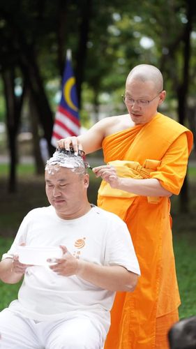 ภาพ No.143613:พิธีตัดปอยผมและปลงผมนาคธรรมทายาท วันอาทิตย์ที่ 7 กรกฎาคม พ.ศ. 2567 โครงการอุปสมบทหมู่พระธรรมทายาท นานาชาติ