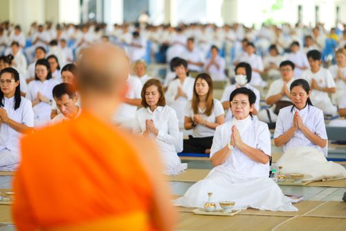 ภาพ No.147658:ภาพบรรยากาศ พิธีถวายภัตตาหารเมนูสวรรค์ ในพรรษาแห่งการเข้าถึงธรรม วันเสาร์ที่ 10 สิงหาคม 2567 ณ หอฉันคุณยายอาจารย์ฯ วัดพระธรรมกาย ถ่ายโดย อาสาสมัคร