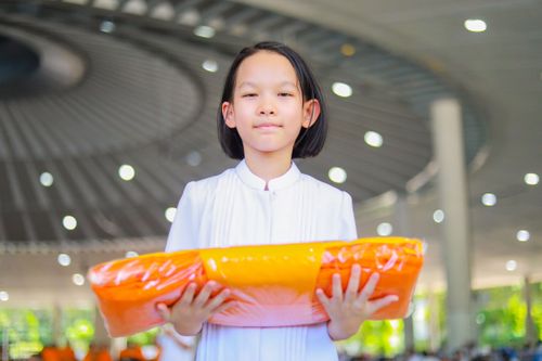 ภาพ No.147675:ภาพบรรยากาศ พิธีถวายภัตตาหารเมนูสวรรค์ ในพรรษาแห่งการเข้าถึงธรรม วันเสาร์ที่ 10 สิงหาคม 2567 ณ หอฉันคุณยายอาจารย์ฯ วัดพระธรรมกาย ถ่ายโดย อาสาสมัคร