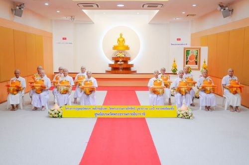 ภาพ No.147697:ภาพบรรยากาศ โครงการปฐมอุปสมบทฉลองอุโบสถ บูชาธรรมเนื่องในวาระ อายุวัฒนมงคล 80 ปีหลวงพ่อธัมมชโย ณ ศูนย์อบรมวัดพระธรรมกายอิบาราขิ พิธีตัดปอยผม ขอขมา รับบาตรผ้าไตร วันที่ 8 สิงหาคม พ.ศ. 2567